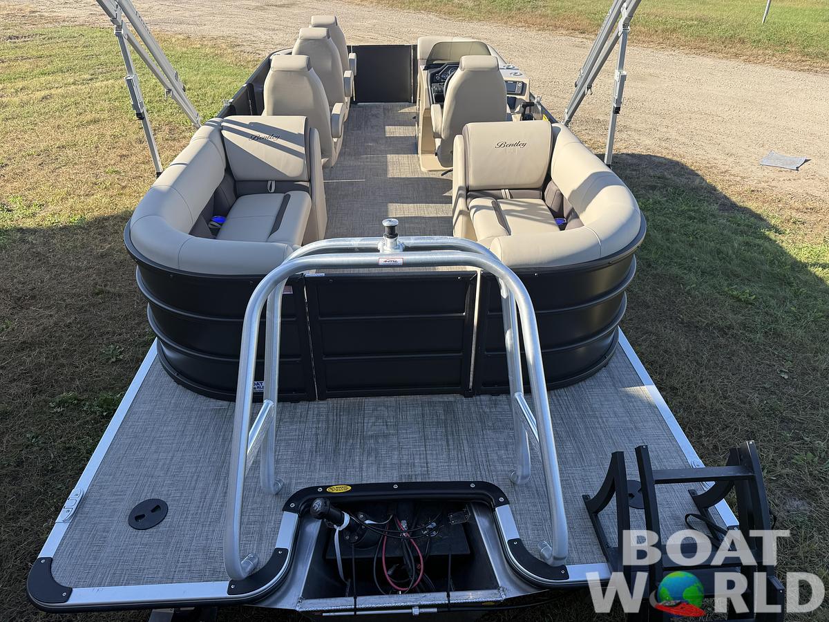 2026 Bentley Pontoons Legacy 220 Navigator DL Quad Lounge