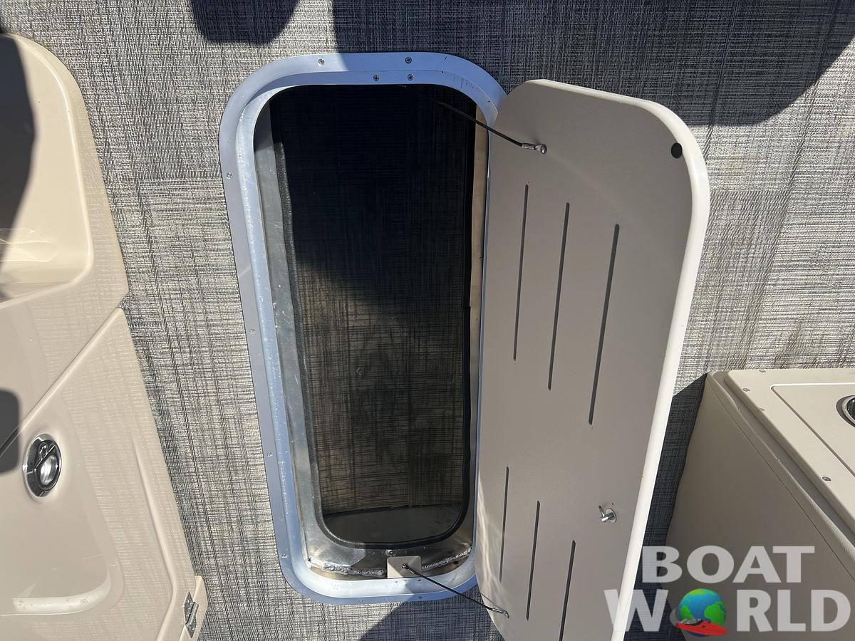 2026 Bentley Pontoons Legacy 223 Swingback Tritoon & Honda 4-Stroke EFI