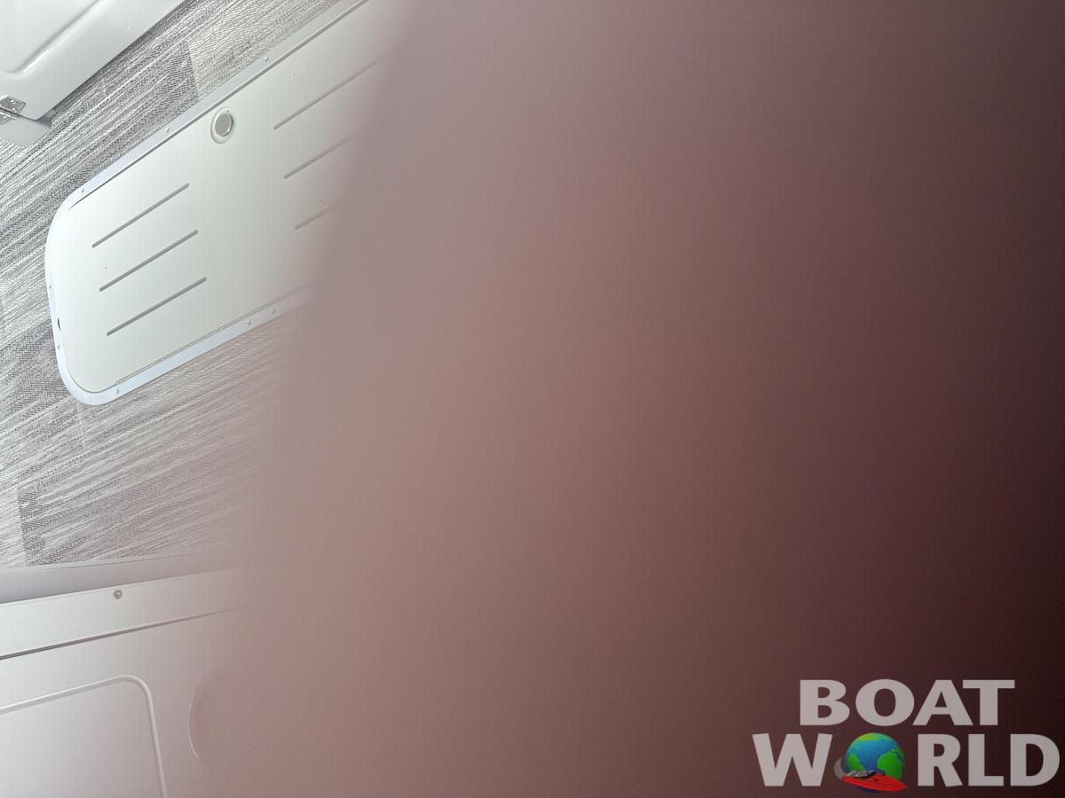 2026 Bentley Pontoons Legacy 223 QSB Swingback Tritoon 