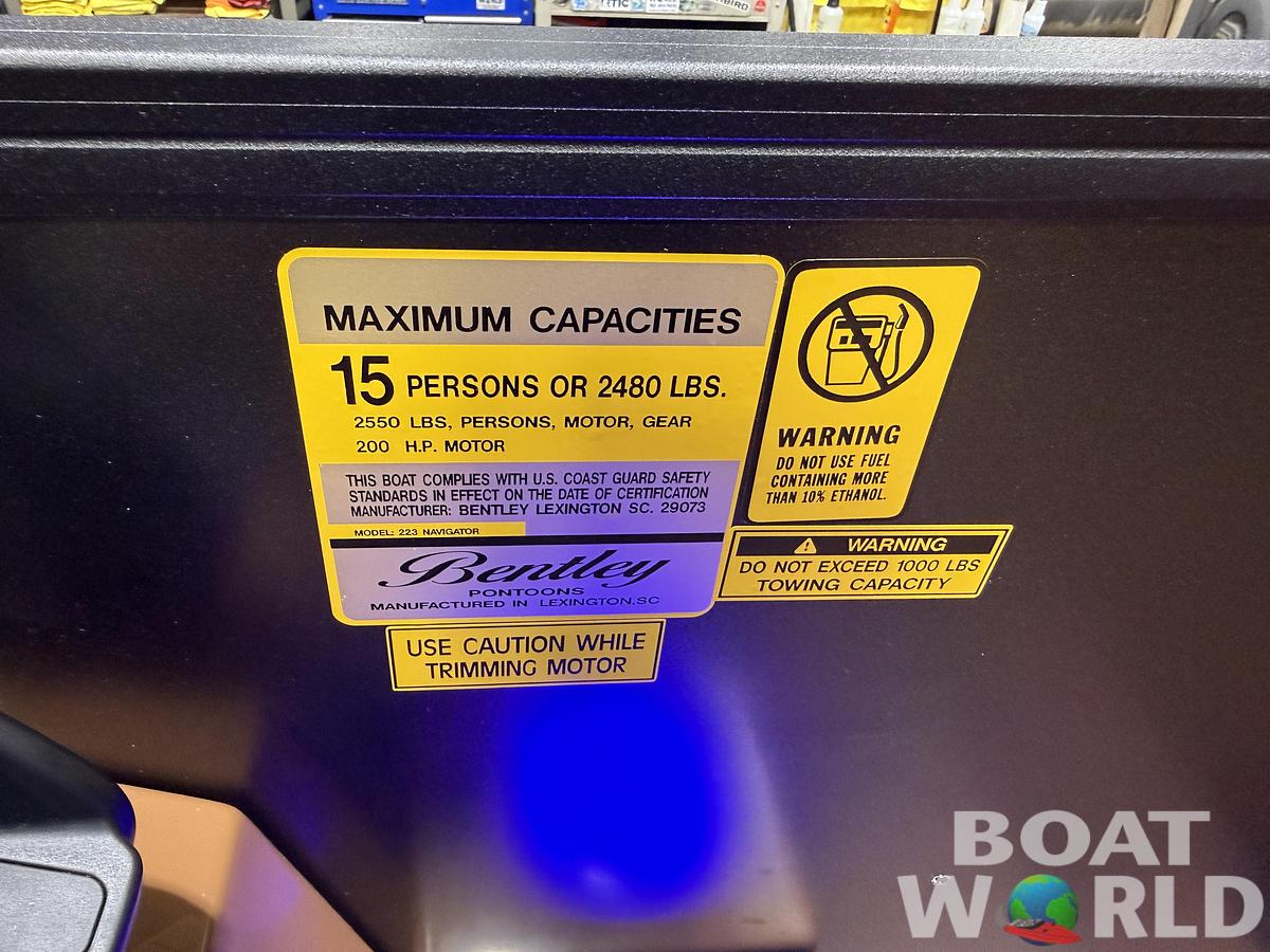 2026 Bentley Legacy 223 Navigator Quad Lounge Tritoon