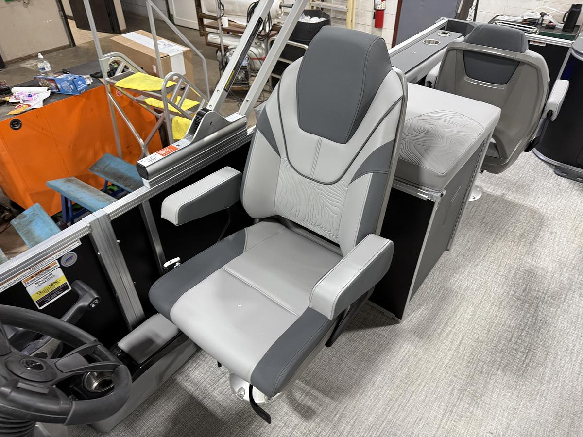 2025 Tahoe Pontoons GEOfish 2385 Rear Fish Tritoon & Honda 4-Stroke EFI