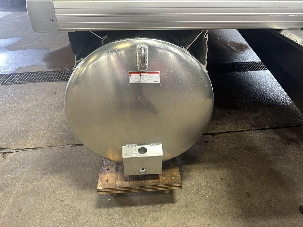 2025 Princecraft Vectra 21 RL Swingback Lounge Pontoon & Mercury 4-Stroke EFI