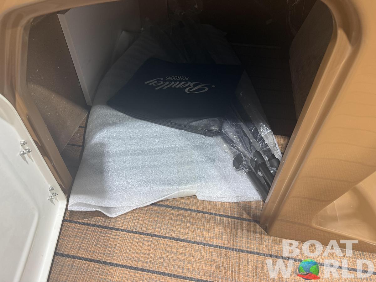 2026 Bentley Legacy 220 Navigator Quad Lounge Pontoon $36995