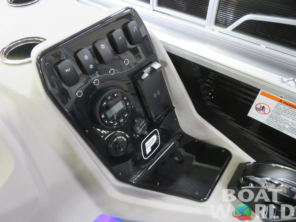 2025 Princecraft Vectra 21 RL Dinette Swingback Pontoon & Mercury 4-Stroke EFI