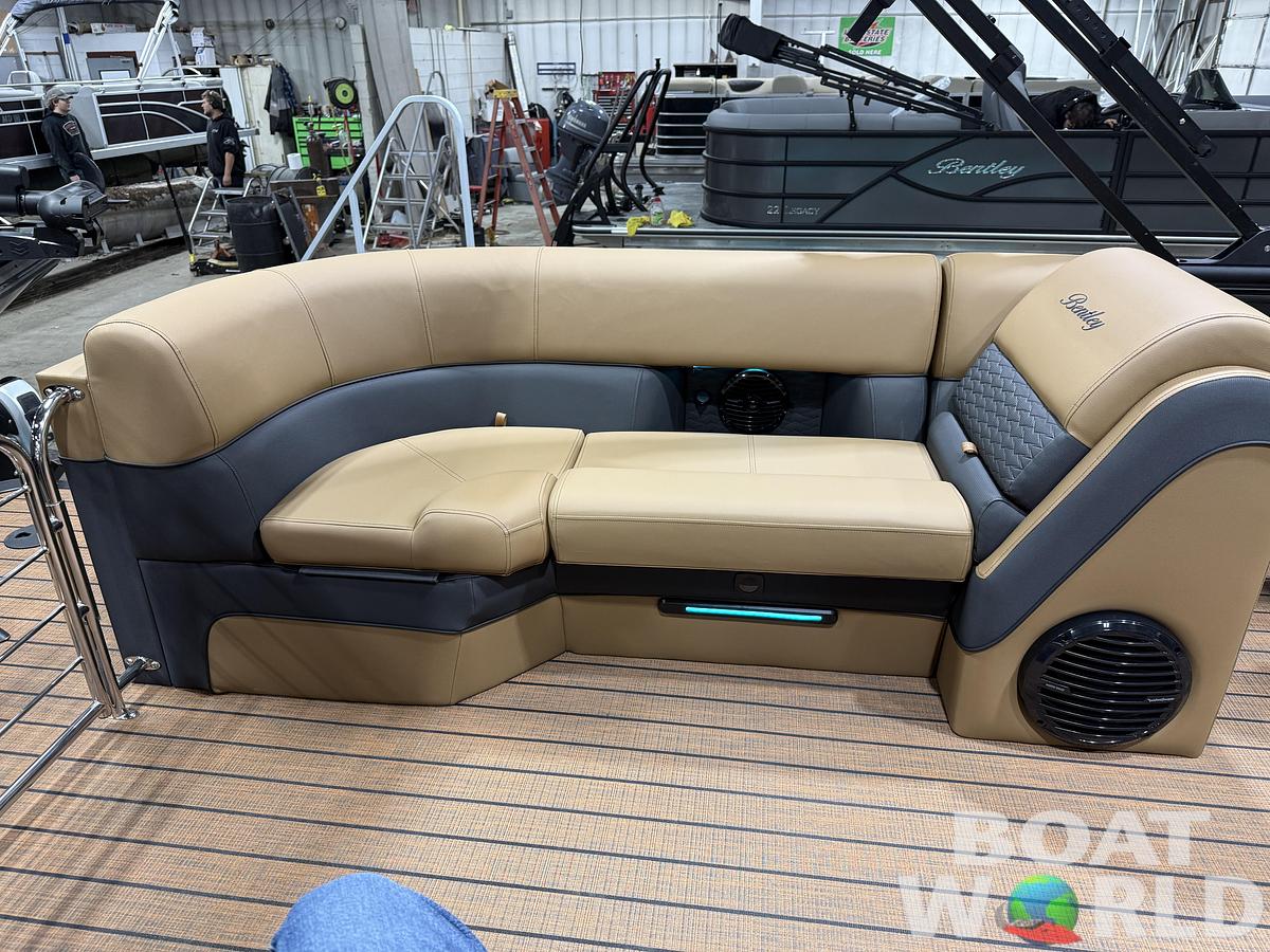 2027 Bentley 350HP Elite 253 Admiral Quad Lounge Tritoon $89995