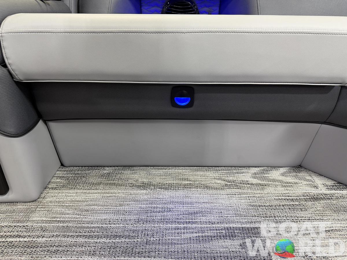 2026 Bentley Pontoons Elite 223 Swingback Tritoon