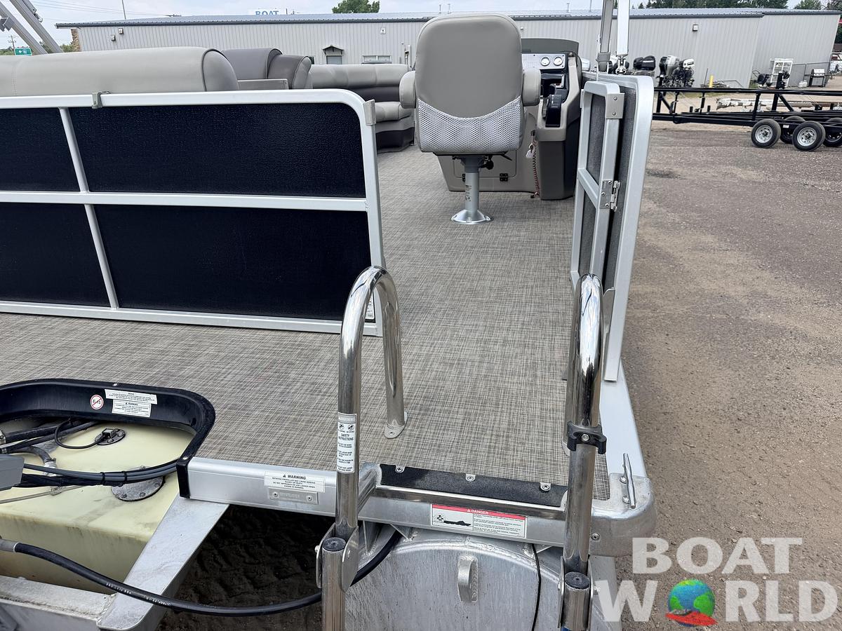 Used 2016 Premier 220 SunSpree & 50HP Honda 4Stroke -$24,995