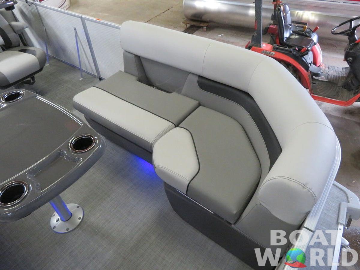 2025 Princecraft Vectra 21 RL Swingback SS Pontoon & Mercury 4-Stroke EFI