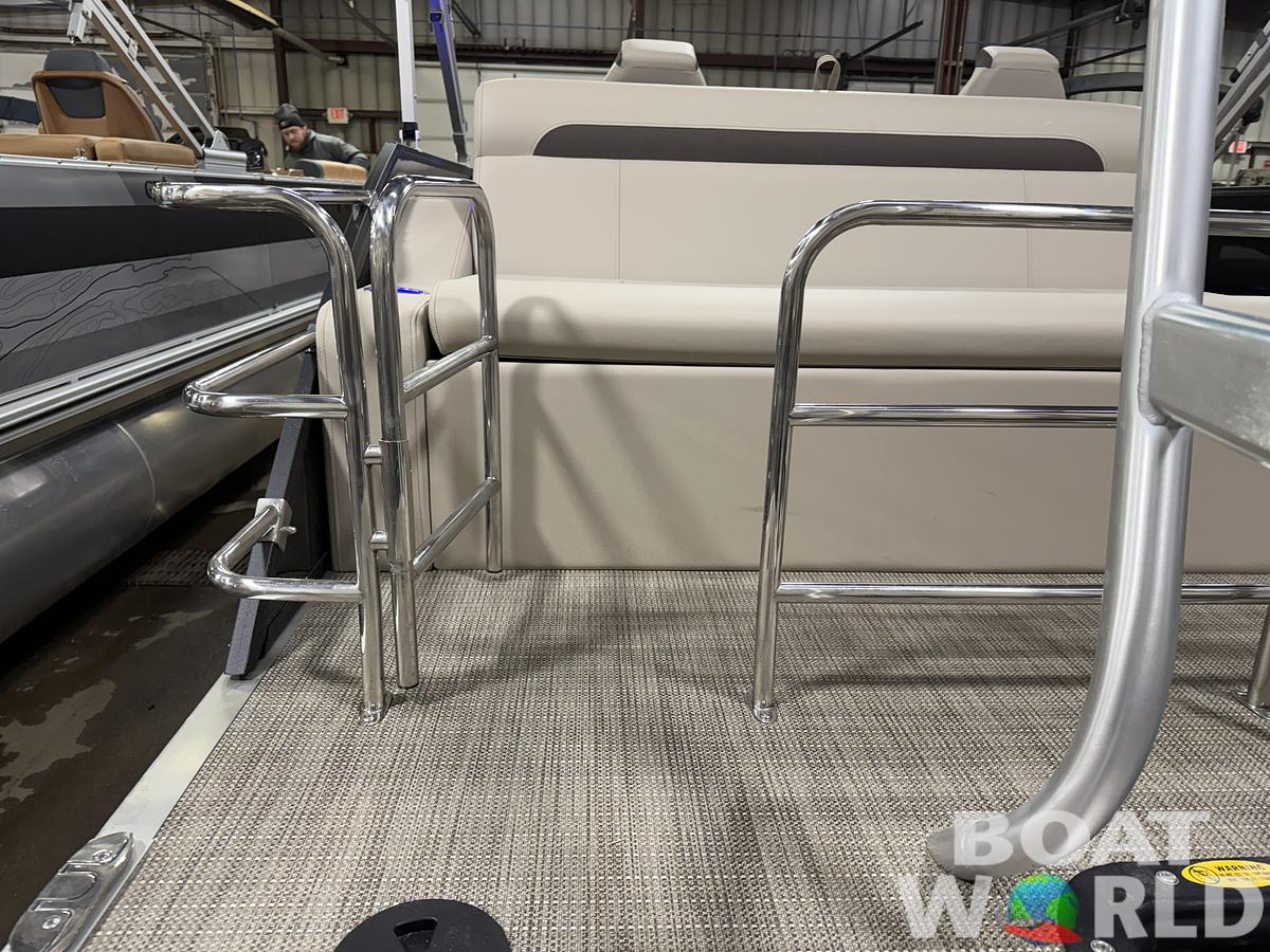 2025 Bentley Pontoons Legacy 223 Swingback Tritoon & Honda 4-Stroke EFI