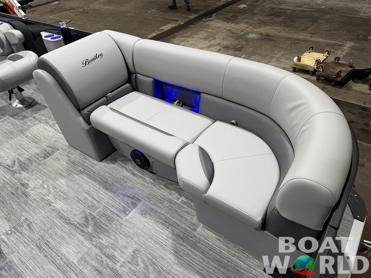 2026 Bentley Pontoons Legacy 220 Swingback