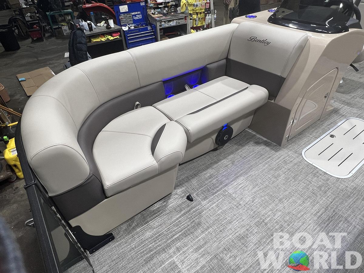 2026 Bentley Pontoons Legacy 223 Swingback Tritoon