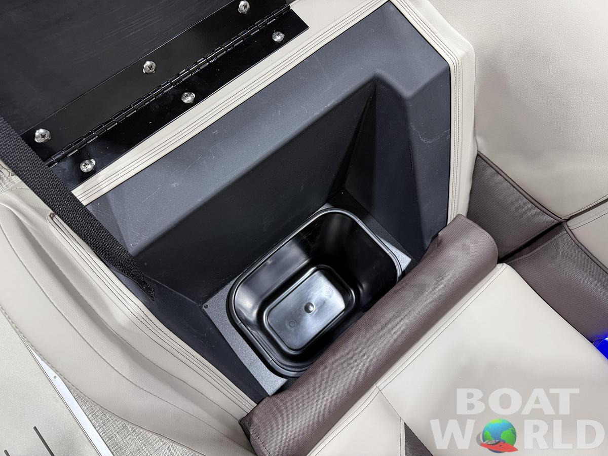 2026 Bentley Pontoons Legacy 223 QSB Swingback Tritoon 