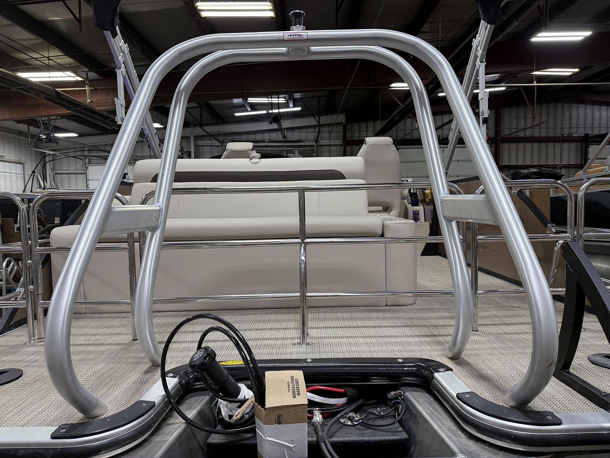 2025 Bentley Pontoons Legacy 223 Swingback Tritoon & Honda 4-Stroke EFI