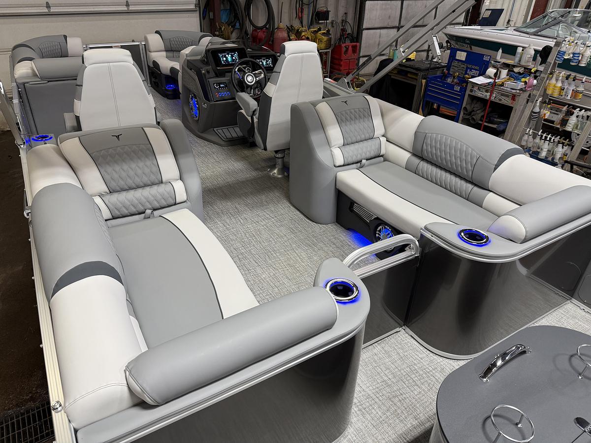 2025 Tahoe Pontoons Cascade 2385 Quad Lounge Tritoon & 225HP 4-Stroke