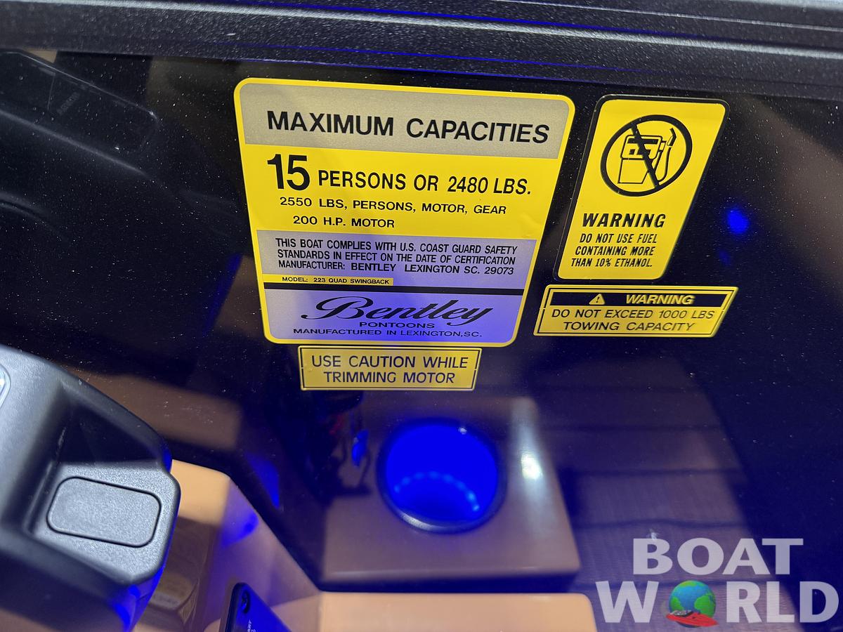 2026 Bentley Pontoons Legacy 223 QSB Swingback Tritoon 