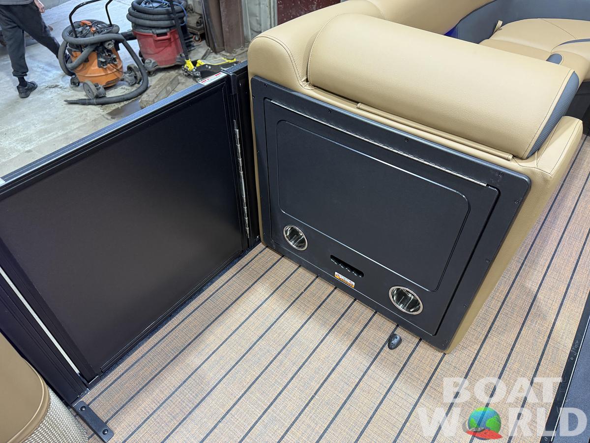 2026 Bentley 300HP Legacy 243 Navigator Tritoon $68995