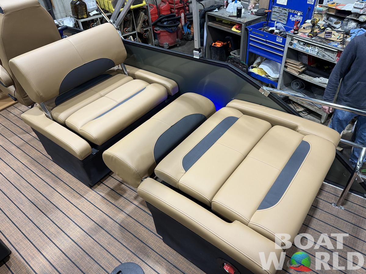 2026 Bentley Pontoons Legacy 223 QSB Swingback Tritoon 