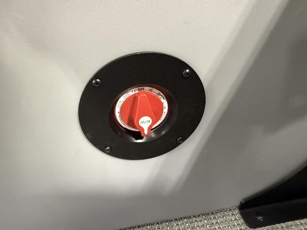 2025 Bentley Pontoons Legacy 220 Navigator Quad Lounge & Honda 4-Stroke EFI