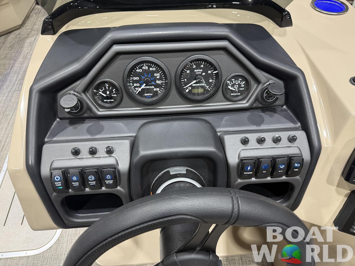 2026 Bentley Pontoons Legacy 223 Navigator Quad Lounge Tritoon