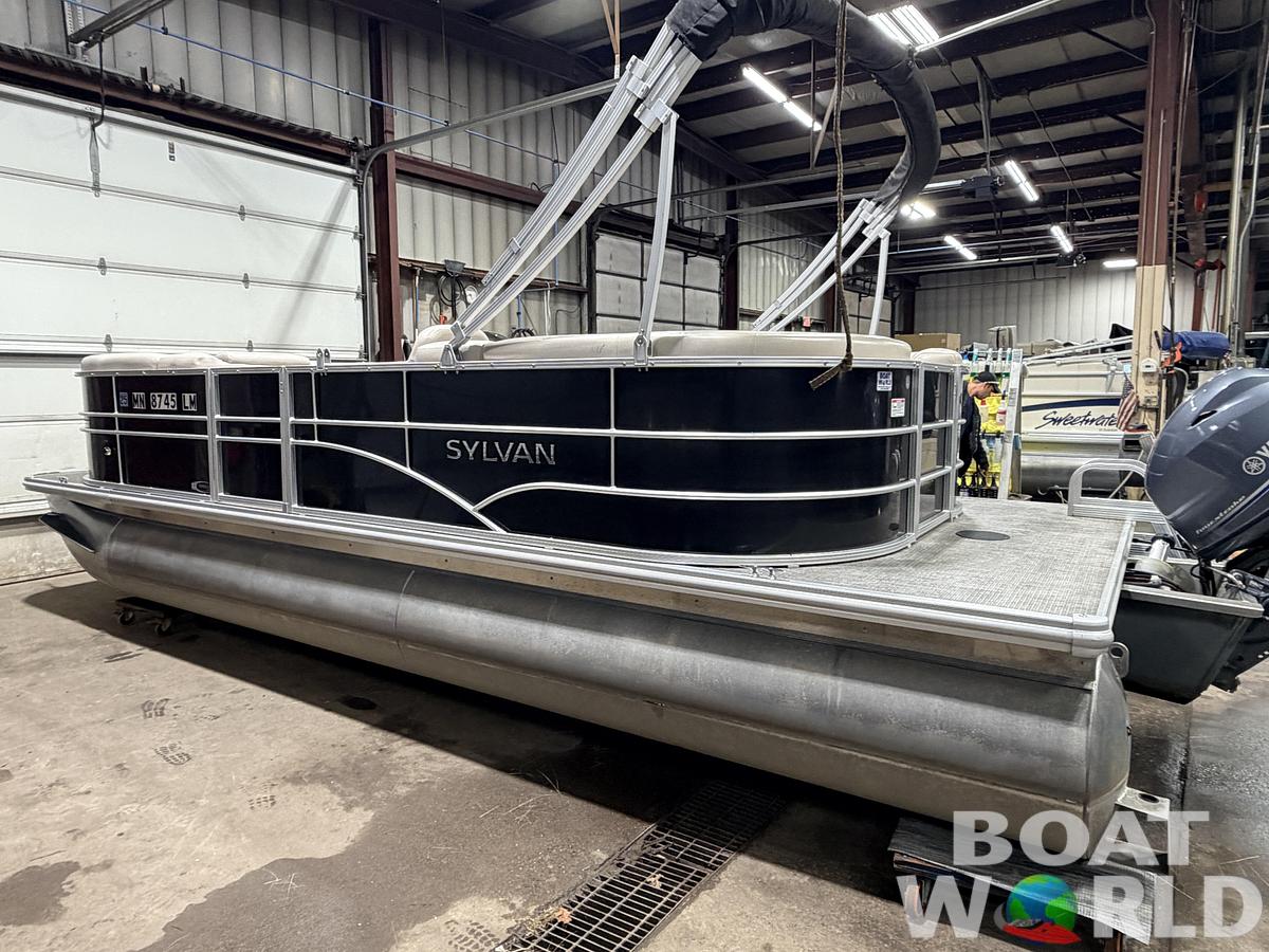 Used 2016 Sylvan Mirage 822 LZ & 50HP Yamaha 4Stroke - $21,995