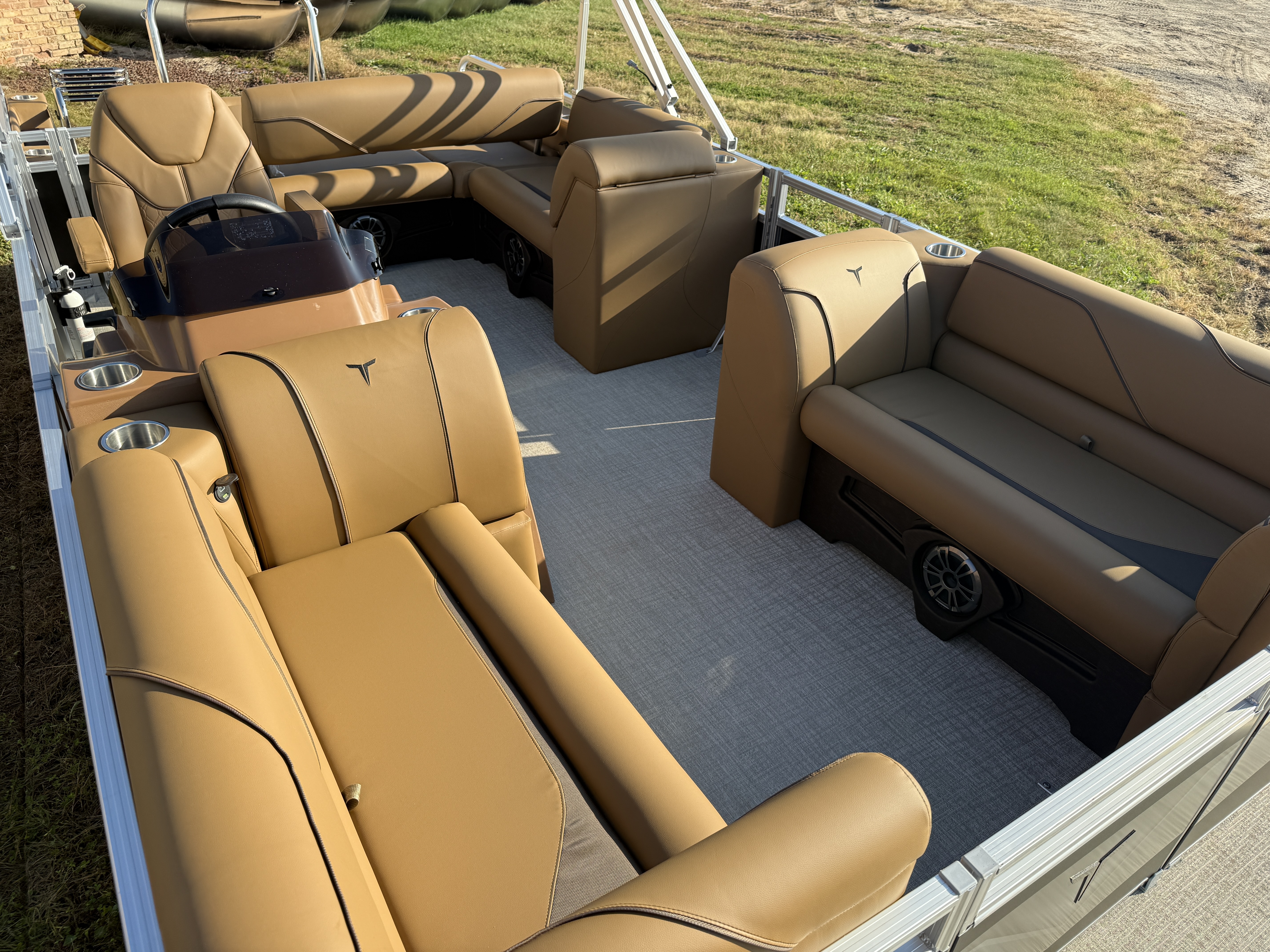 2027 Tahoe Sport VRB 2180 Swingback $31995