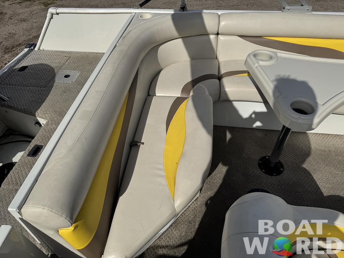 Used 2007 Lowe Suncruiser Tahiti 224 Deck Boat