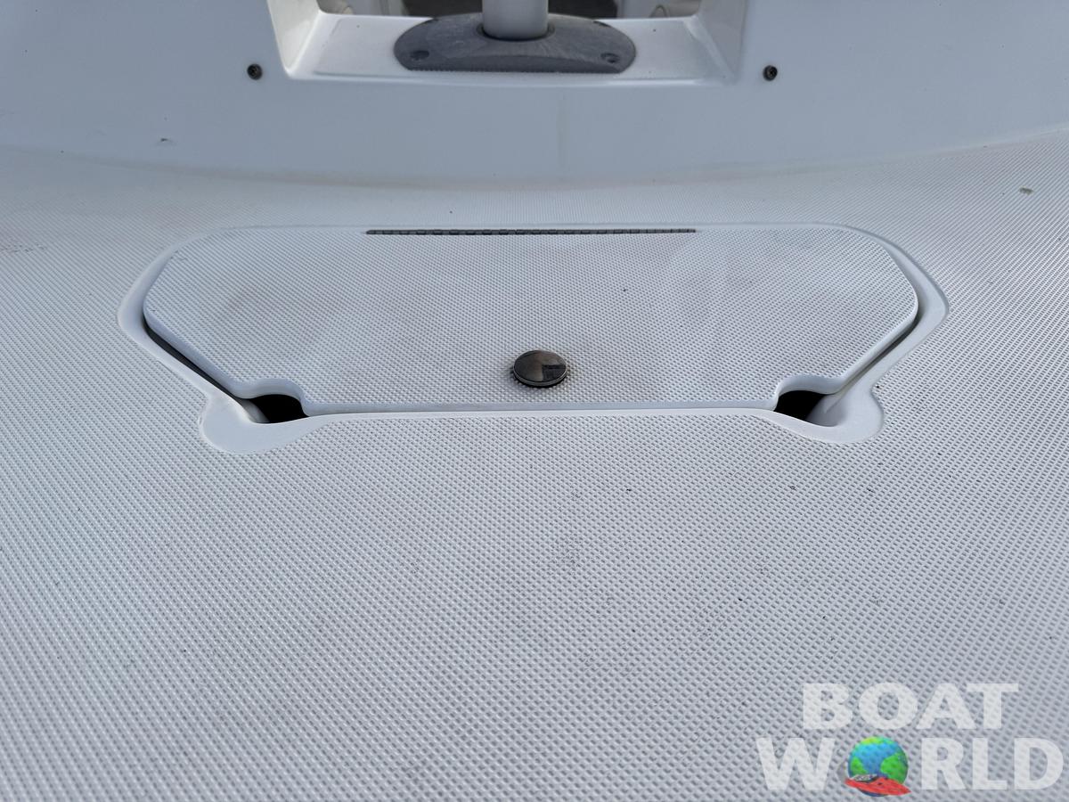 Used 2019 Hurricane SunDeck 187 with 150HP Yamaha Fourstroke EFI Outboard