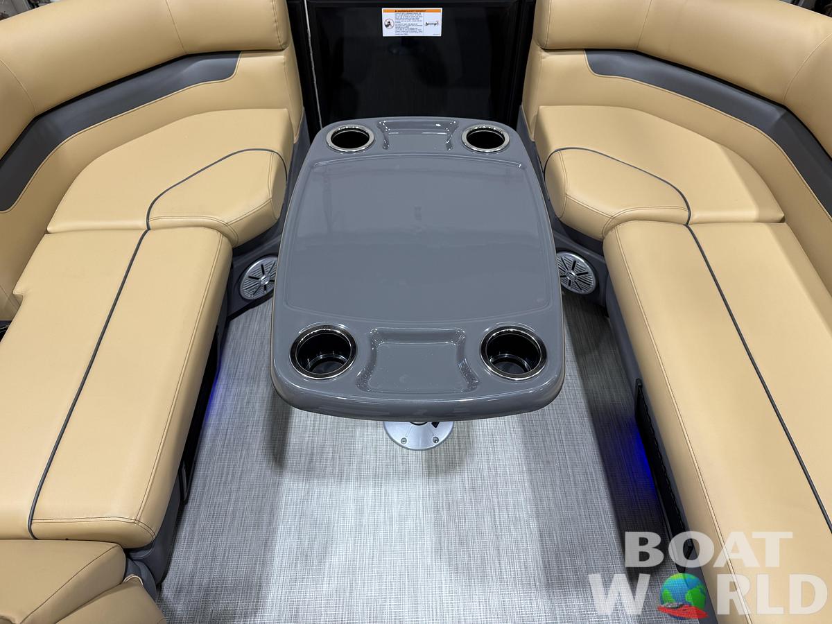 2027 Princecraft Vectra 23 RL Dinette Swingback $36,995