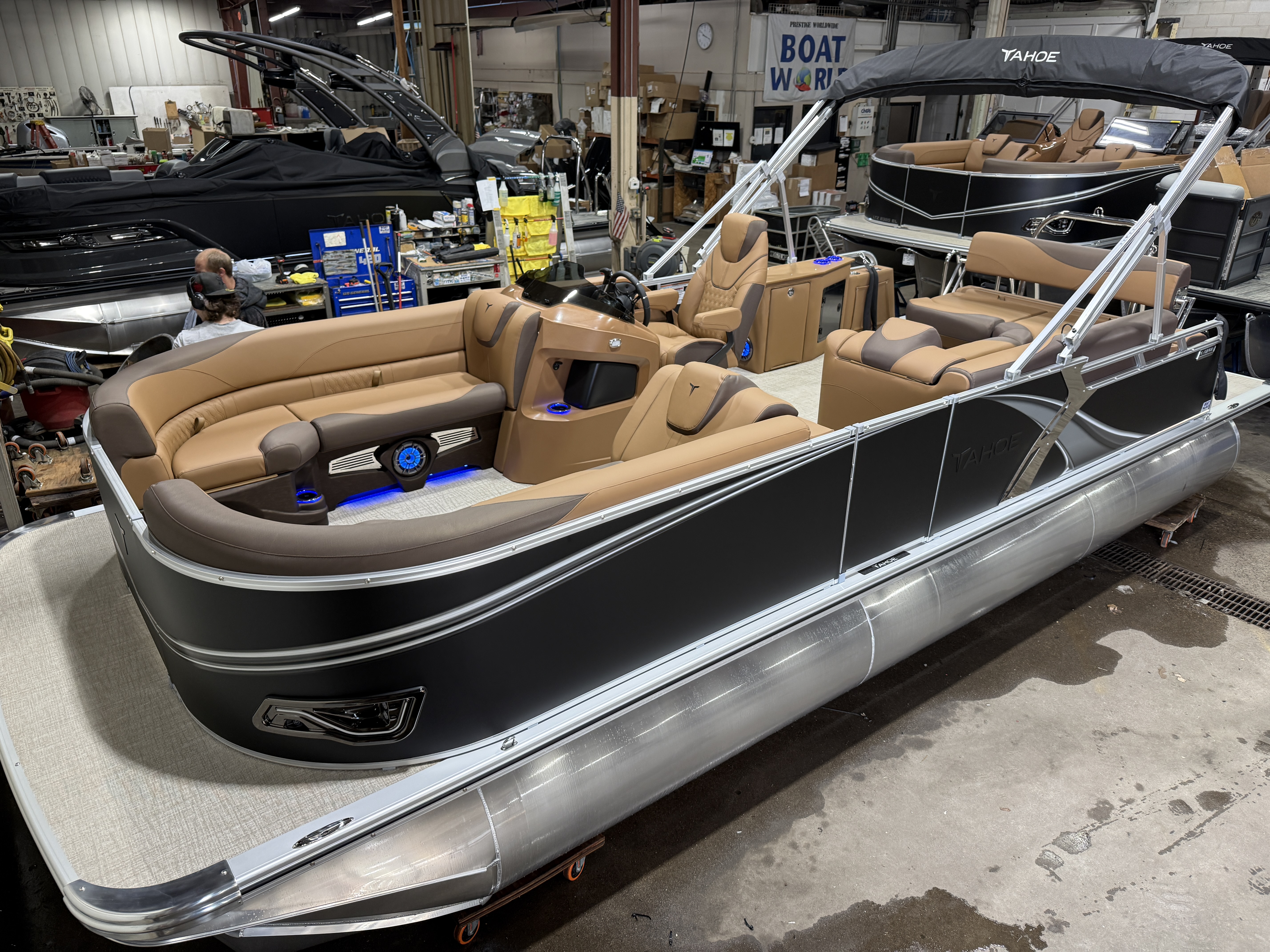 2026 Tahoe Pontoons LTZ 2385 (CRB) Cruise Rear Bench Tritoon 
