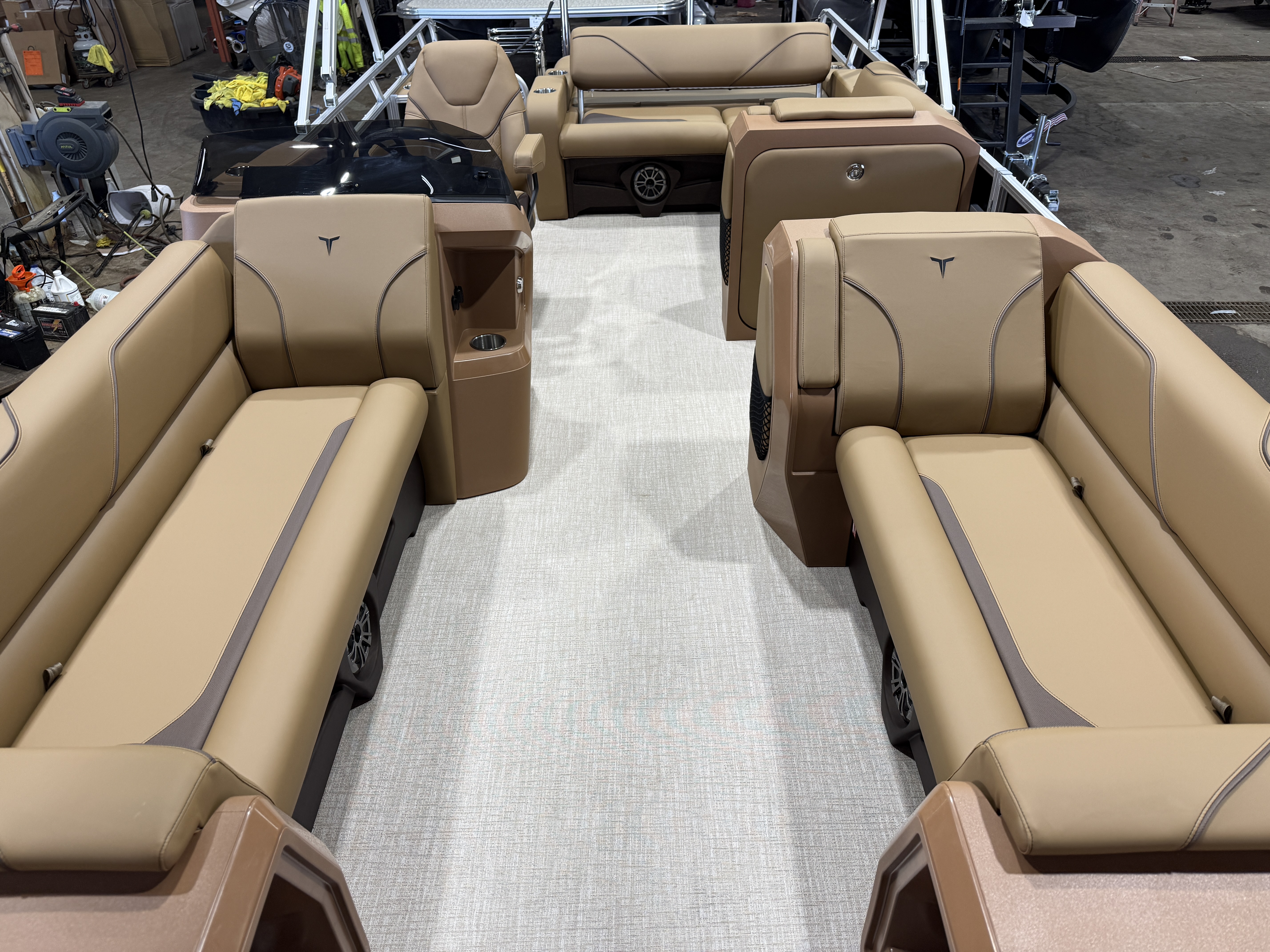 2027 Tahoe Sport VRB Premium 2385 Swingback & 4-Stroke $37995
