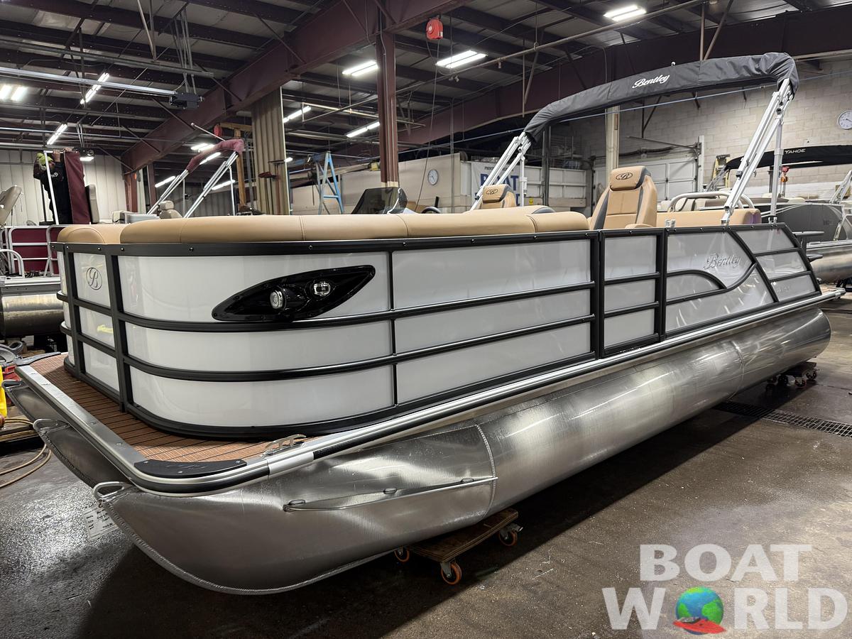 2026 Bentley Pontoons Legacy 223 Swingback Tritoon 