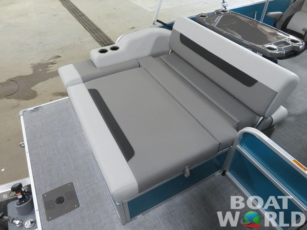 2025 Princecraft Vectra 23 RL SS Swingback Pontoon & Mercury 4-Stroke EFI