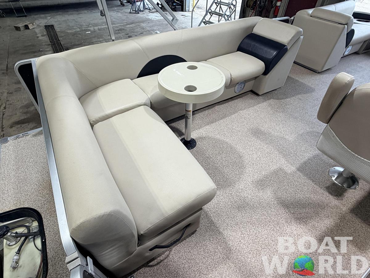 Used 2016 Weeres 220 Cadet Cruise & 90HP Evinrude ETec -17,995