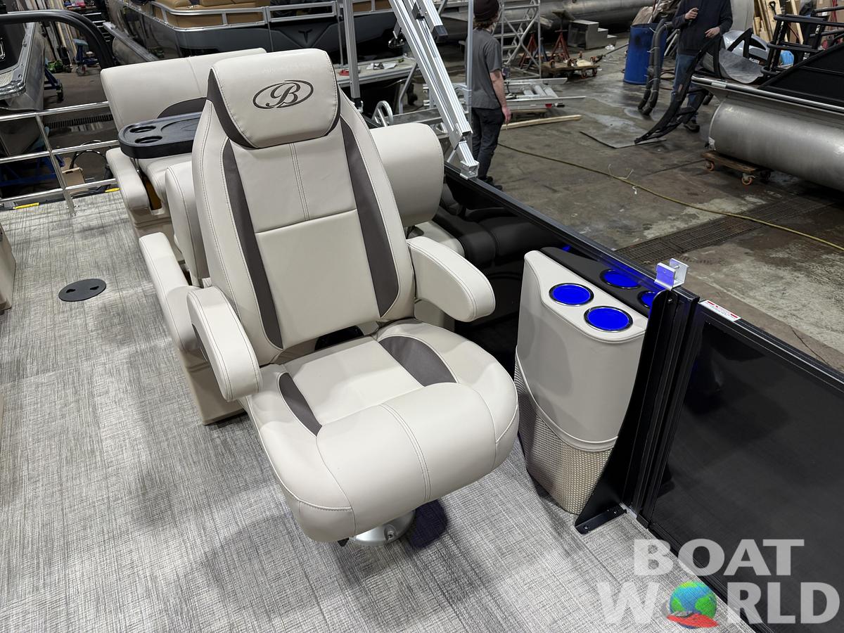 2026 Bentley Pontoons Legacy 223 QSB Swingback Tritoon 