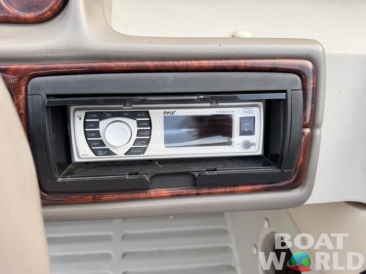 Used 1999 Crestliner 2485 LSI