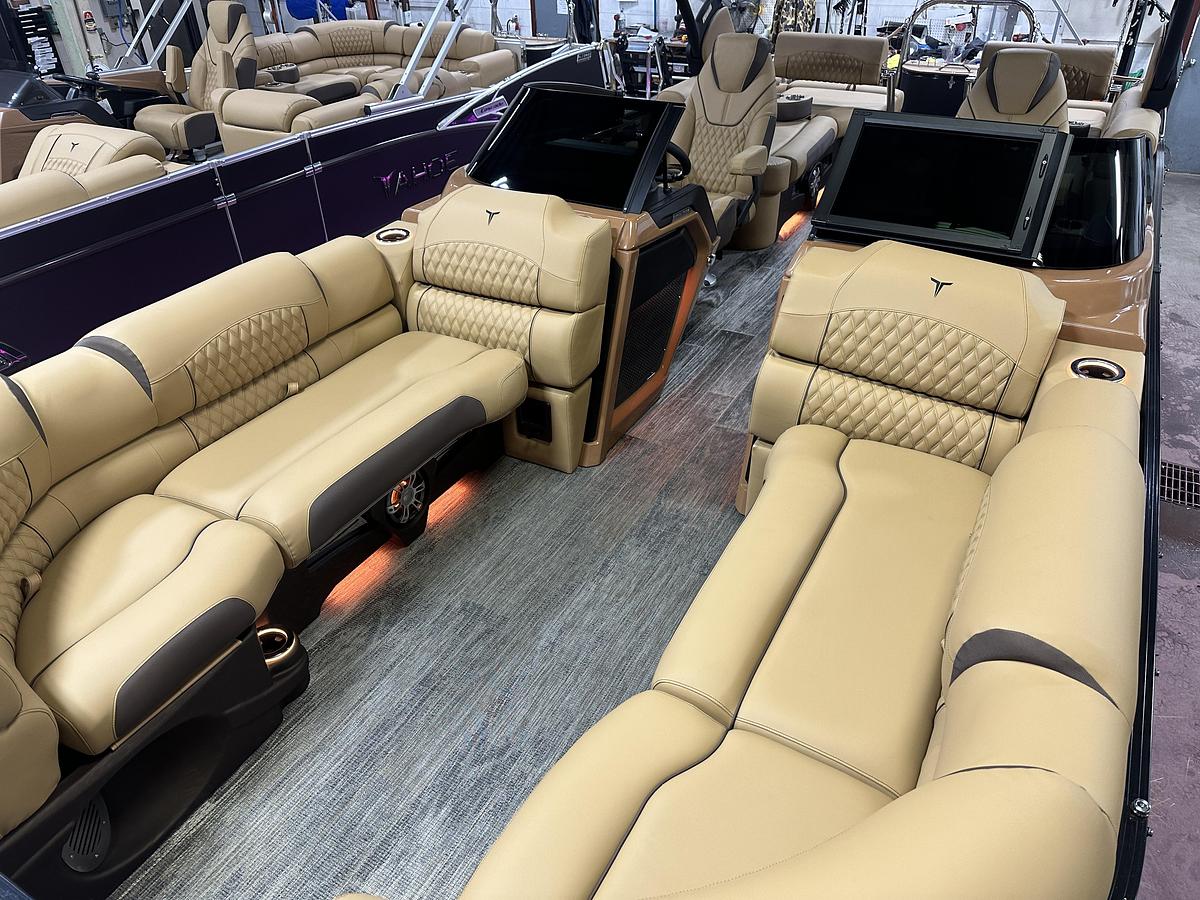 2025 Tahoe Pontoons Grand Tahoe 2585 Quad Lounge Windshield Tritoon & Mercury 400HP V10