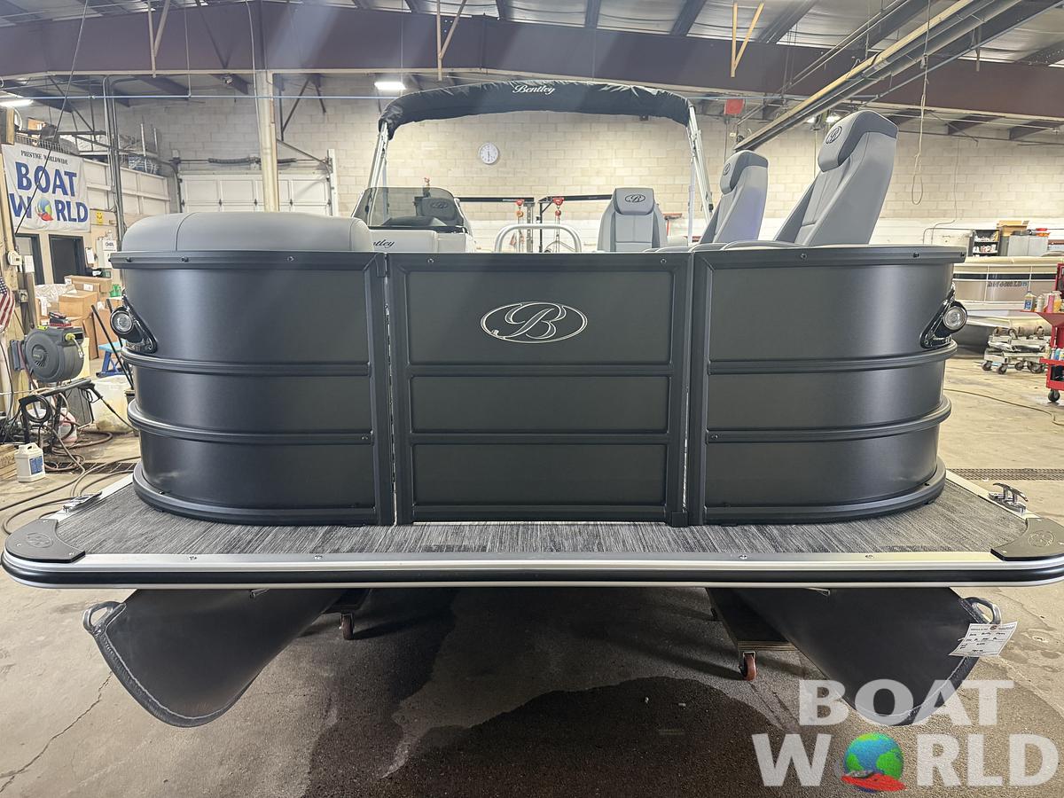 2026 Bentley Pontoons Legacy 220 Navigator DL Quad Lounge