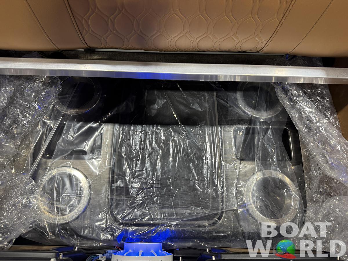 2026 Tahoe Pontoons LTZ 2385 Swingback (VRL) Tritoon