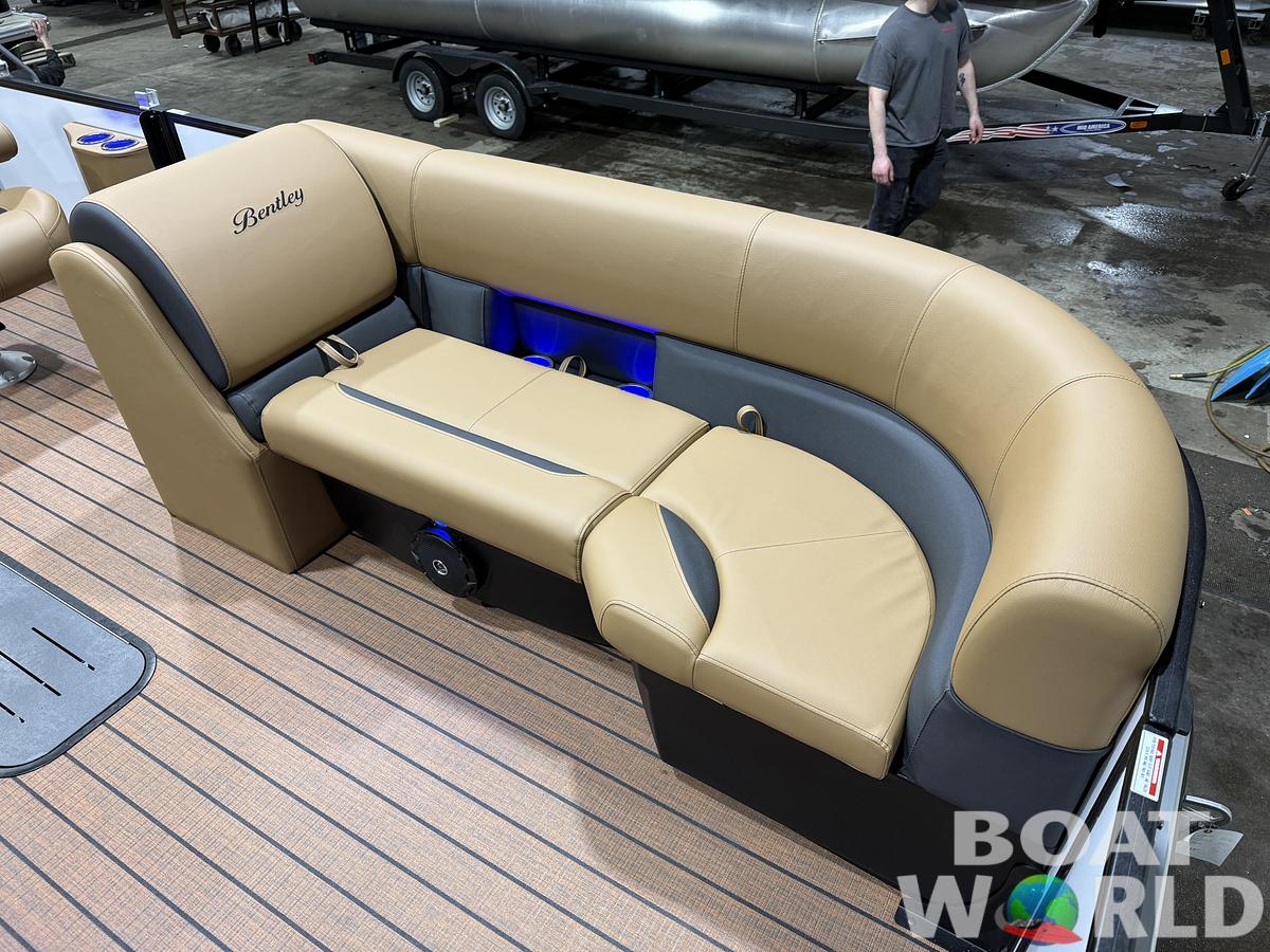 2026 Bentley Pontoons Legacy 223 Swingback Tritoon 