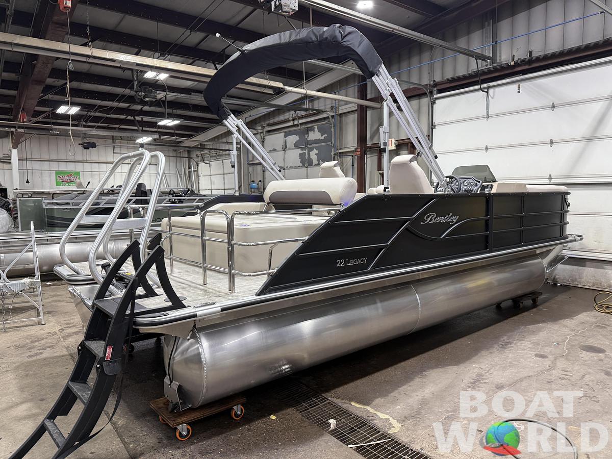 2026 Bentley Pontoons Legacy 220 Swingback 