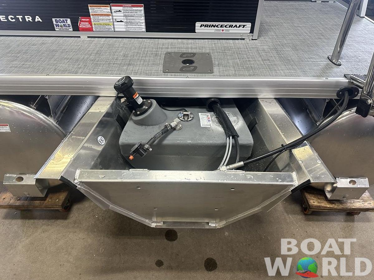 2025 Princecraft Vectra 21 RL Lounge Swingback & Mercury 4-Stroke EFI