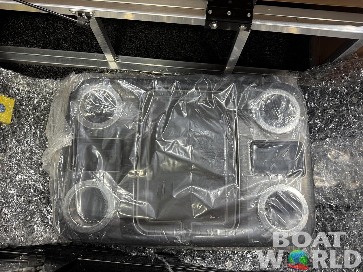 2026 Tahoe Pontoons Cascade 2385 Swingback (VRB) Tritoon 