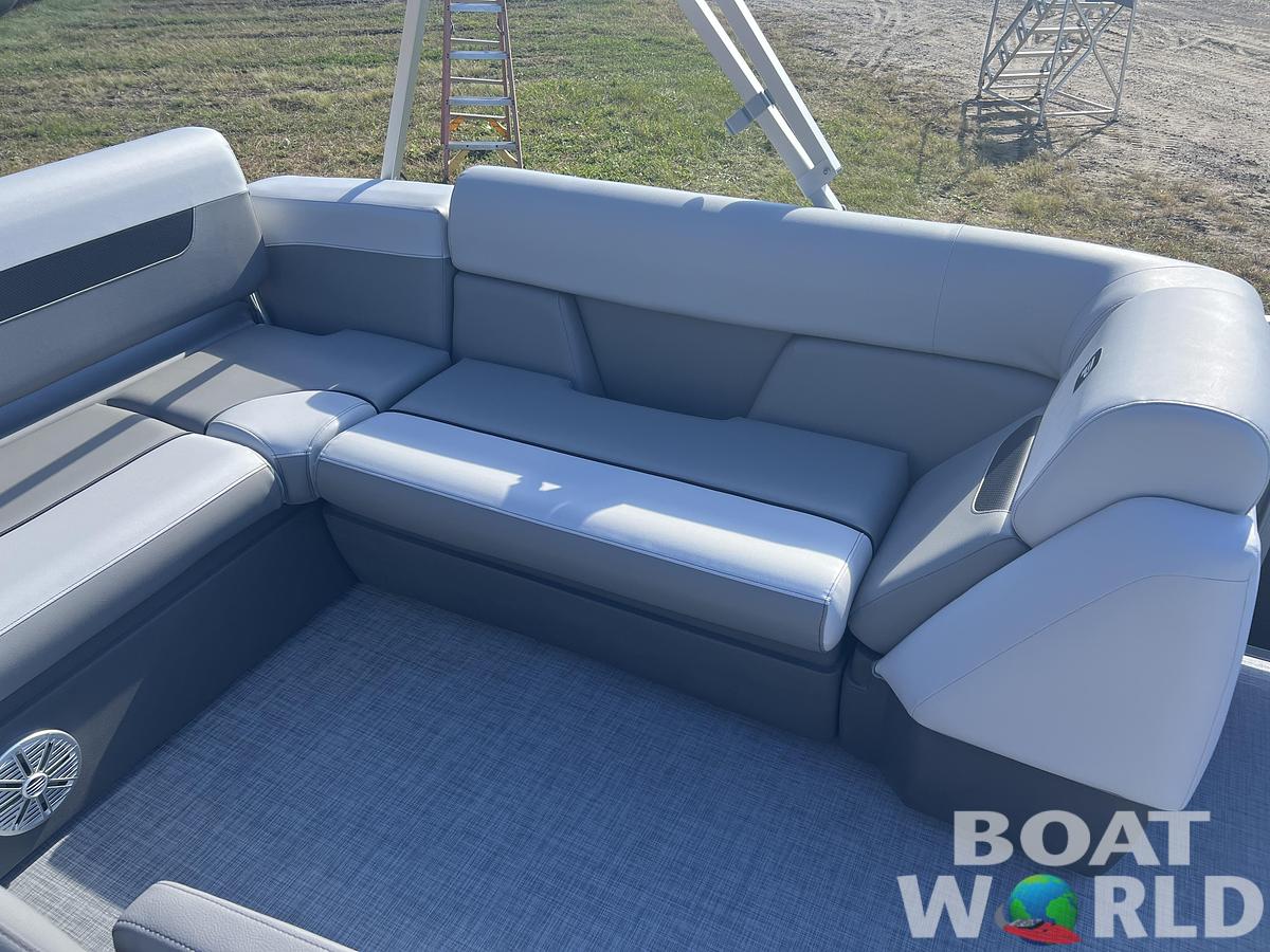 2026 Princecraft Vectra 23 RL Swingback Lounge Pontoon