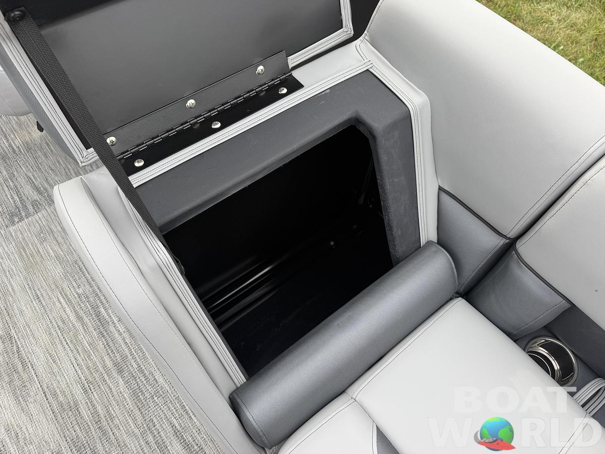 2025 Bentley Pontoons Legacy 200 Swingback