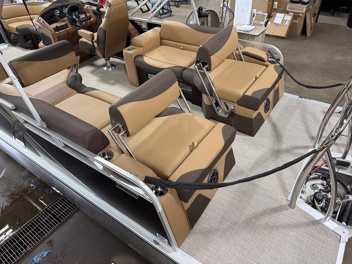 2025 Tahoe Pontoons LTZ 2385 Quad Lounge Shift Flip & Honda 4-Stroke EFI