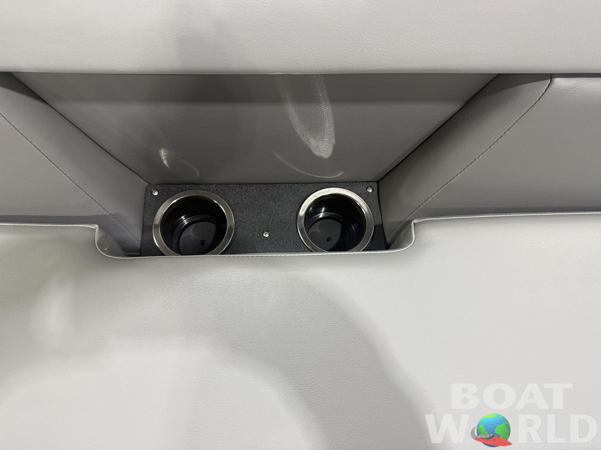 2026 Princecraft Vectra 23 RL Swingback Lounge Pontoon