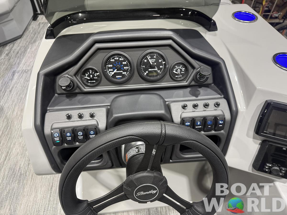 2026 Bentley Pontoons Legacy 220 Swingback 