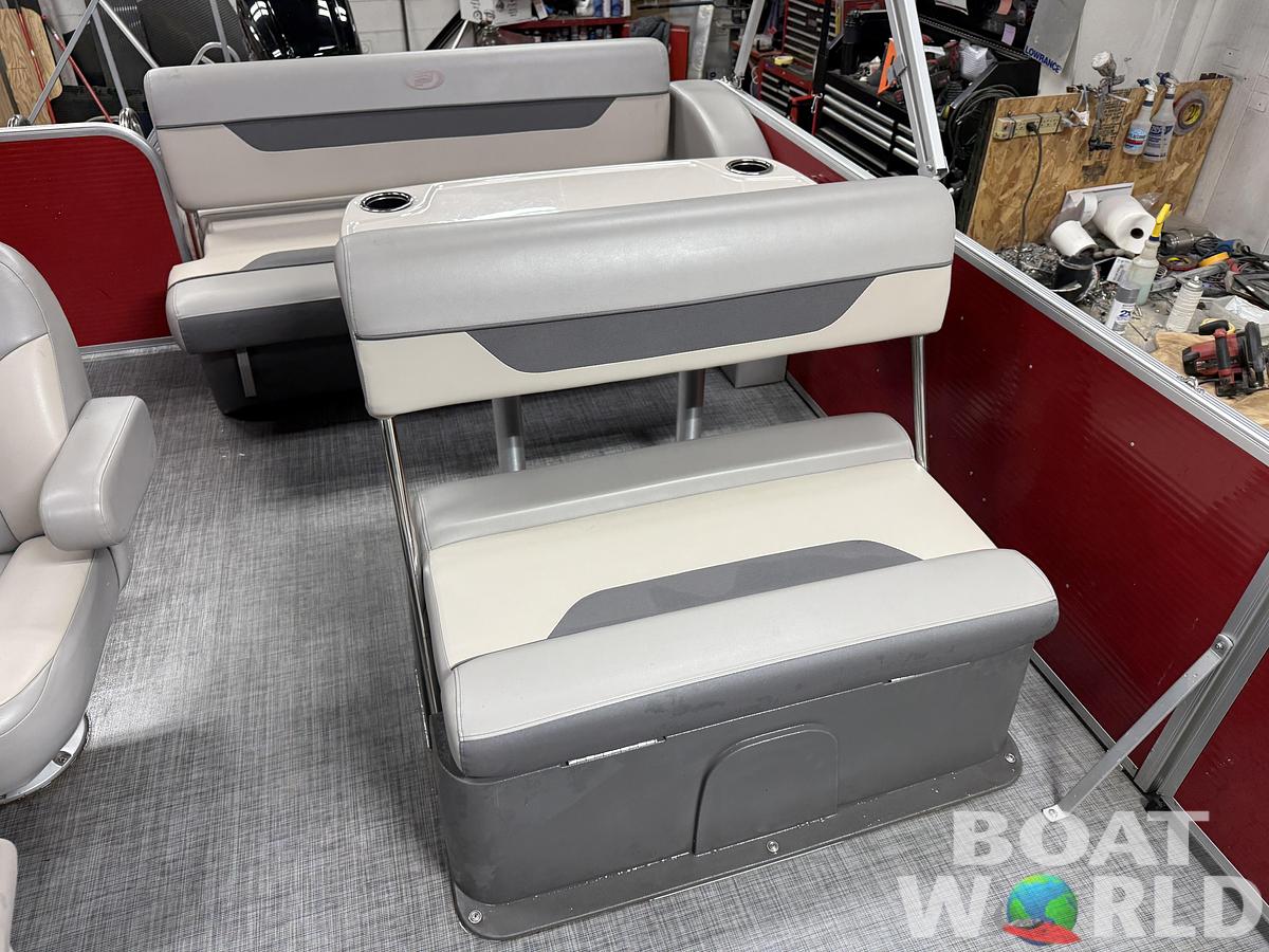 Used 2021 Princecraft Vectra 23 RL Dinette Swingback Pontoon & 115HP