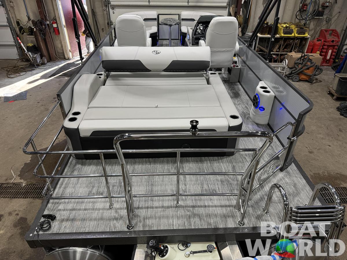 2026 Montego Bay 8522 Swingback Deluxe Pontoon