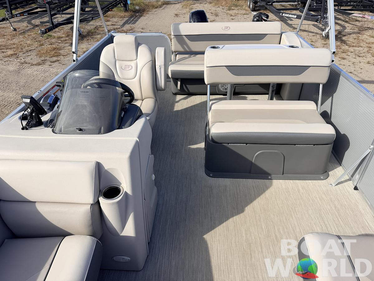 Used 2020 Princecraft Vectra 21 Rear Lounge Dinette Pontoon & 60HP Mercury 4Stroke -$24,995
